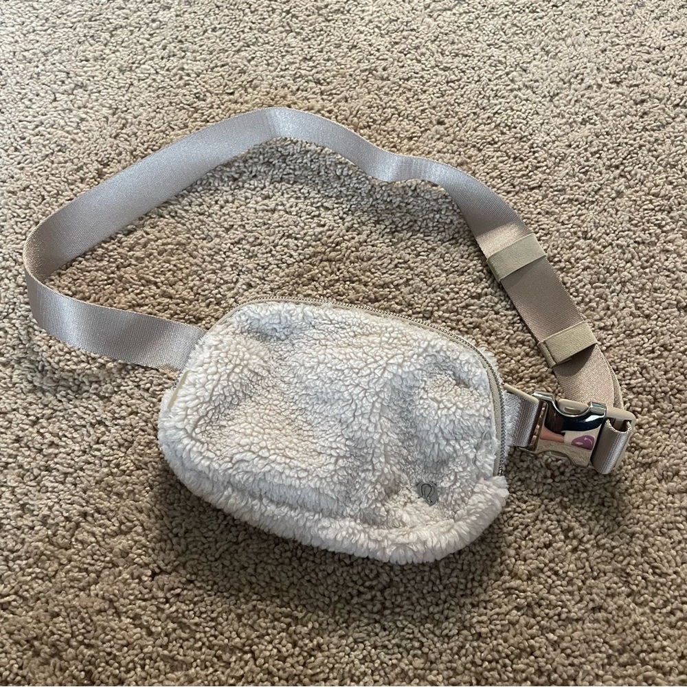 Lululemon Everywhere Belt Bag Natural Ivory Trench Fleece 1L - Picture 3 of 8